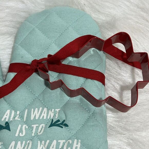 Hallmark Channel Christmas Oven Mitt Gift‎ Set-Tree Shaped Cookie Cutter ~ NEW - Picture 5 of 7
